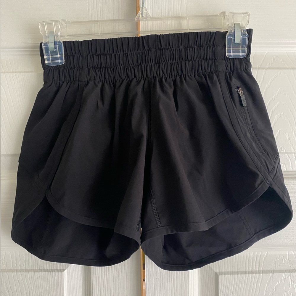 Lululemon tracker 4” short, size 4, color black, in excellent condition